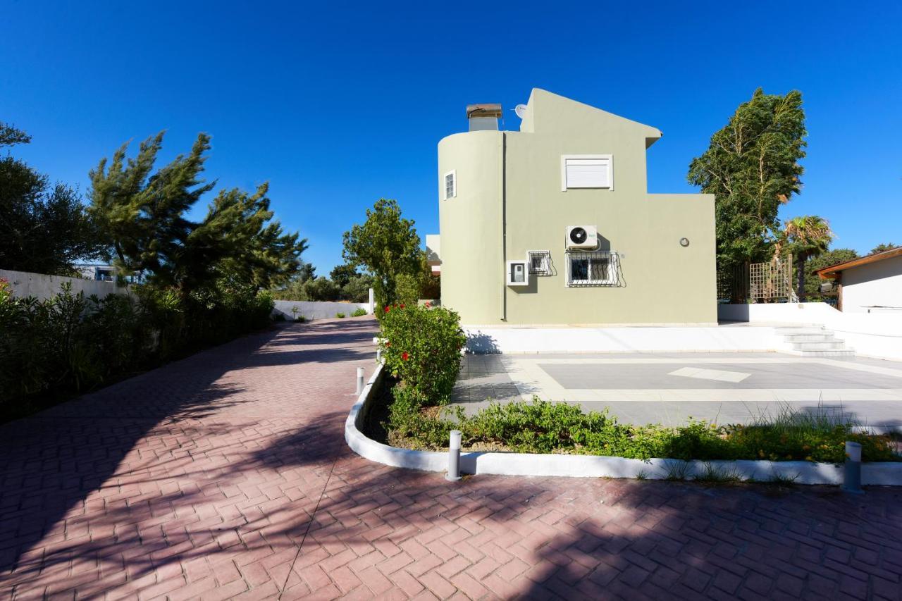 Villa Irilena - 4Bdr Beach House Jenadi Zewnętrze zdjęcie